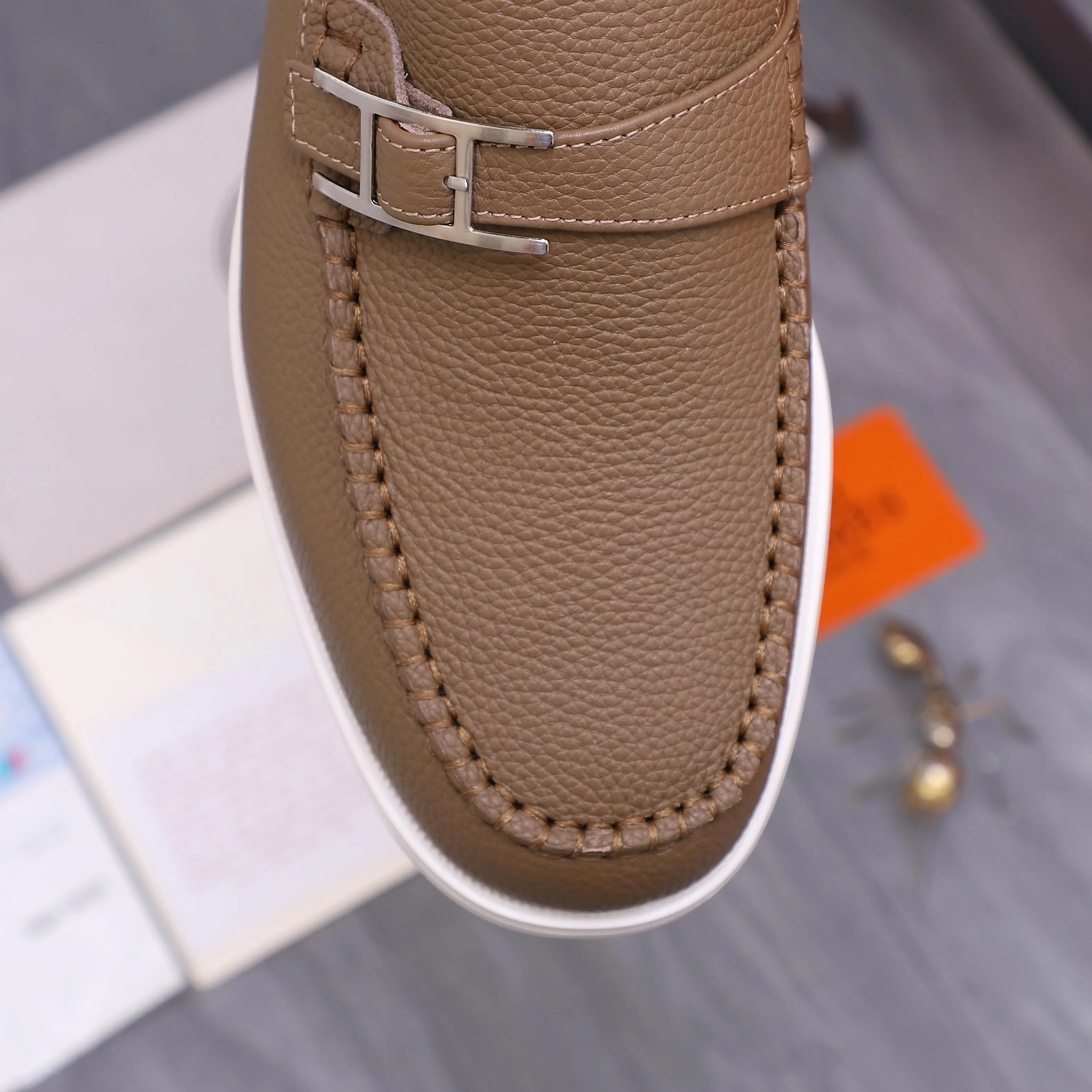 Men's shoes 💰p560 Product trademark: HERMES "Hermes" casual slip-on men's shoes. Regular size: 38-46 (45.46 is custom-made and non-returnable) Product materials: Selected pebbled cowhide upper, cowhide lining, original foam rubber ultra-light sole